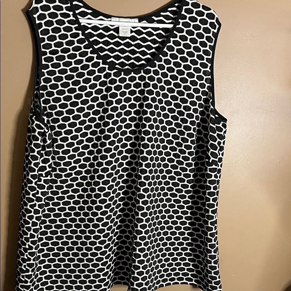 😄Flowy plus size beehive pattern top sleeveless 3X